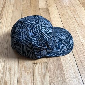 💥 Black 5 Panel Strap-back Hat